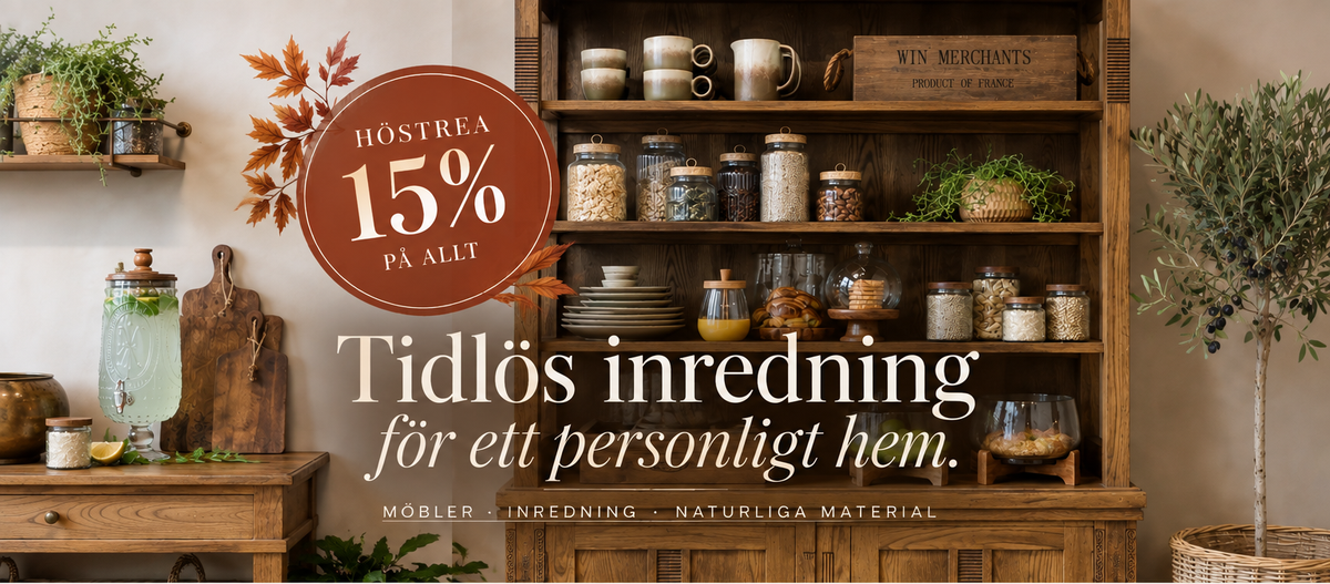Rustikt vitrinskåp och höstinredning